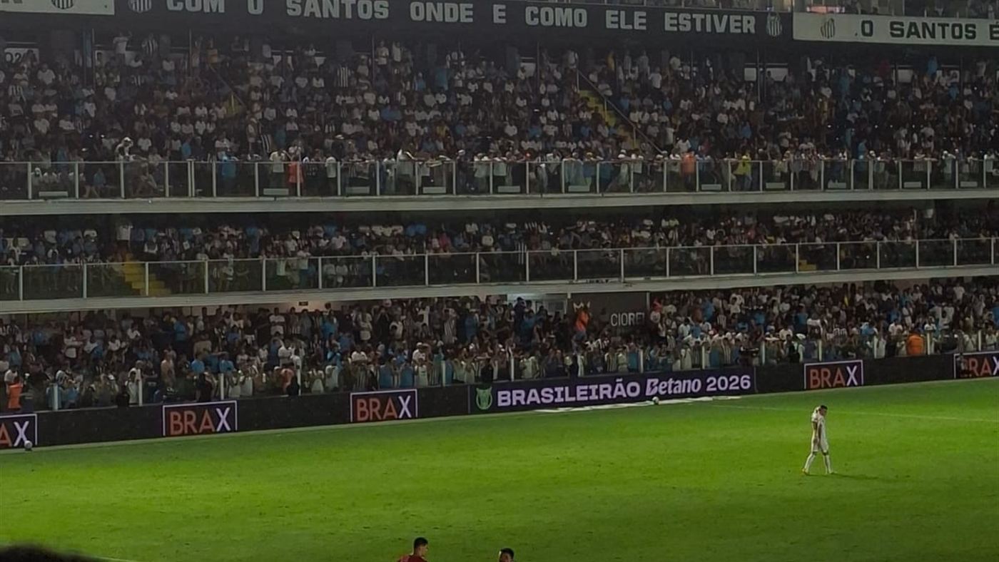 Torcida do Santos em jogo do time em 2026, mesmo grupo de torcedores que vaiou Neymar em outras ocasiões