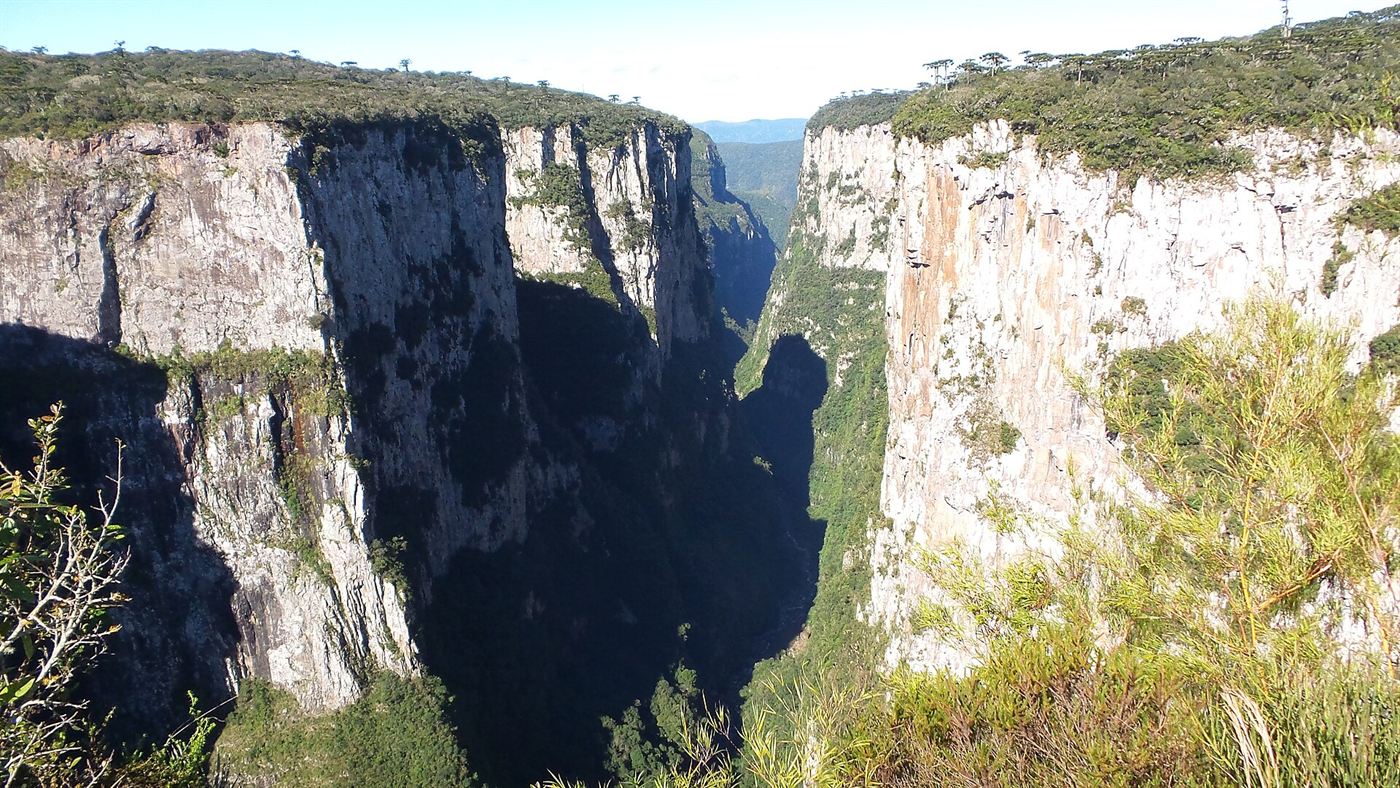 paredões do cânion Itaimbezinho vistos do mirante do Cotovelo, no Rio Grande do Sul