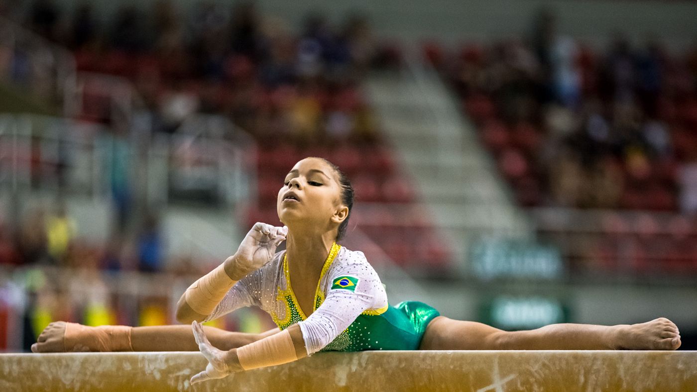 Flávia Saraiva Copa do Mundo: flávia Saraiva, medalhista na Copa do Mundo de ginástica, durante apresentação na trave pela seleção brasileira