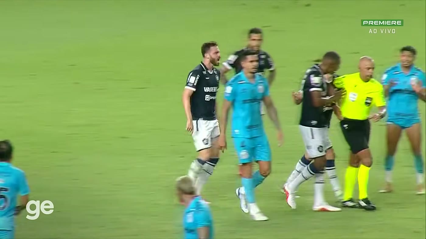 Jogadores do Santos comemoram gol na vitória sobre o Remo pelo Brasileirão 2026