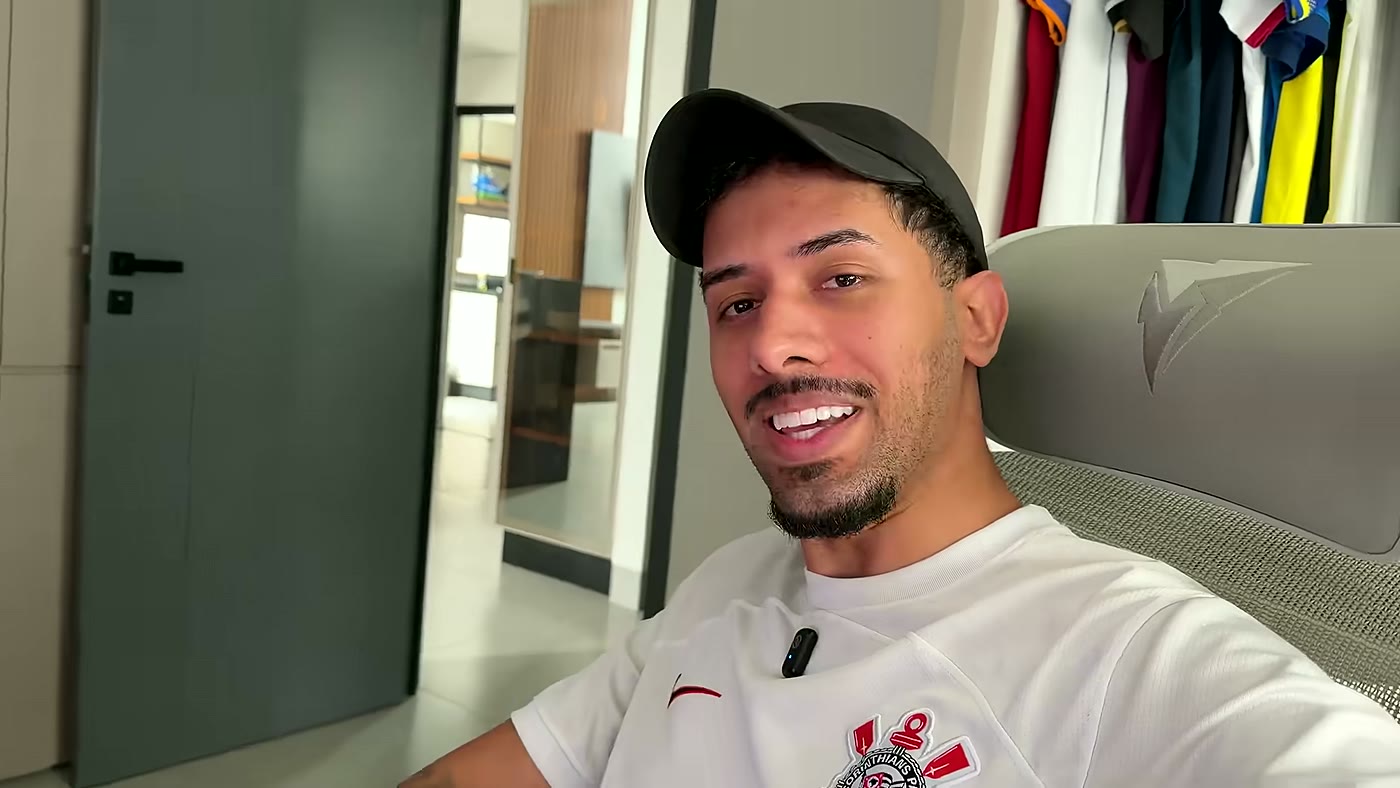 Felipe Ricardo comenta a compra do iPhone 18 Pro no Mercado Livre em vídeo no canal dele