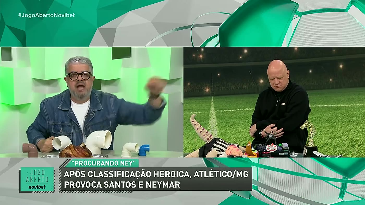 Quadro do Jogo Aberto mostra boneco vestido de Santos deitado no gramado ao lado de um troféu, provocando Neymar após a eliminação