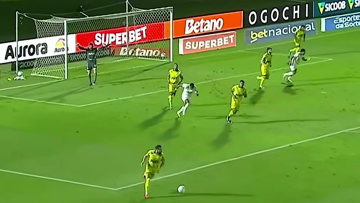 Jogada de ataque do Mirassol contra o Botafogo pela 28ª rodada do Brasileirão