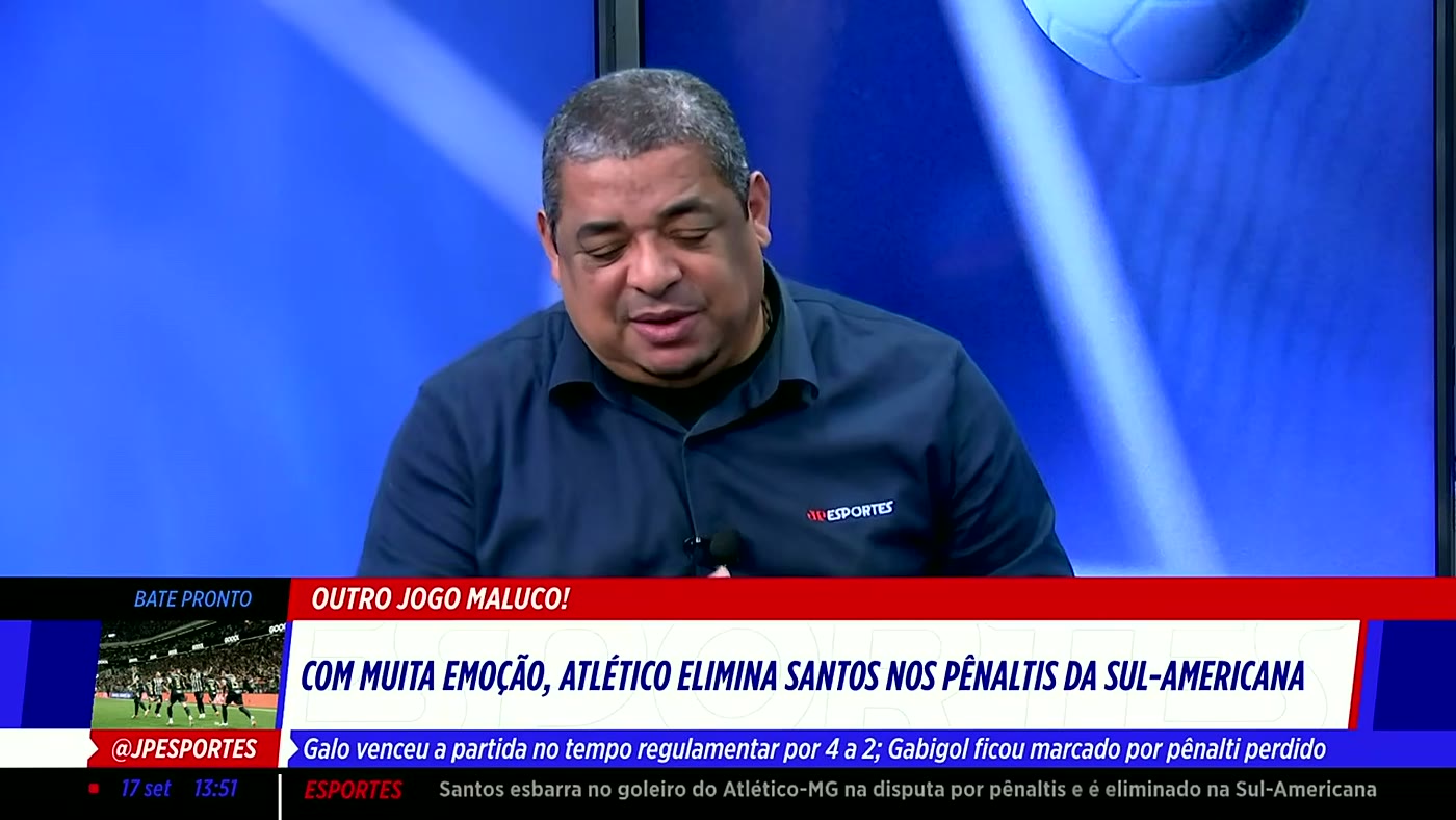 Manchete de TV sobre o Atlético eliminando o Santos nos pênaltis pela Sul-Americana