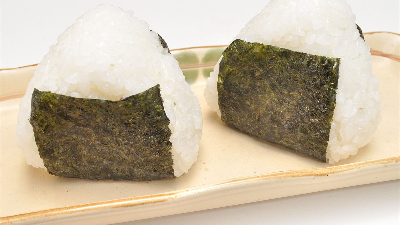 Onigiri interior de SP tradicional, base da receita que virou negócio de delivery