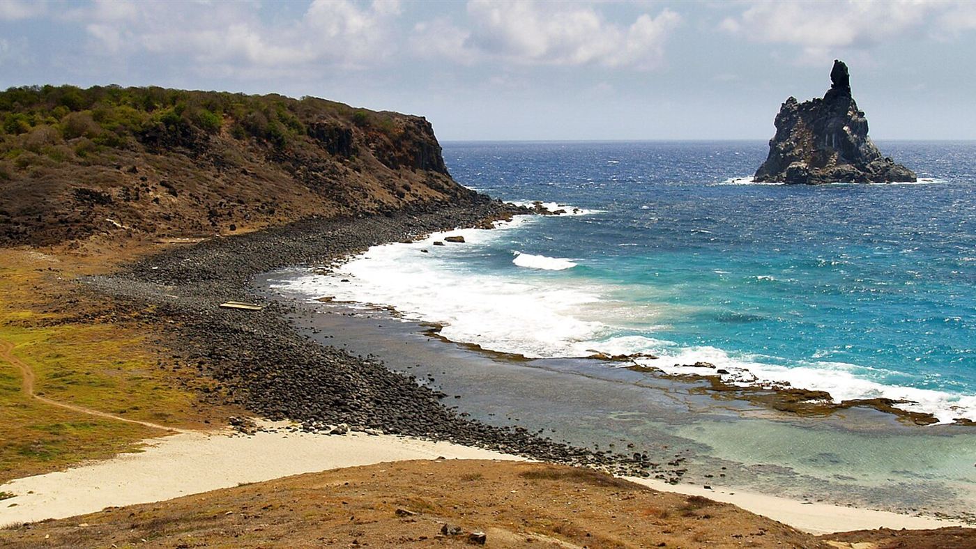 Praia de Fernando de Noronha, destino final da regata do Orion