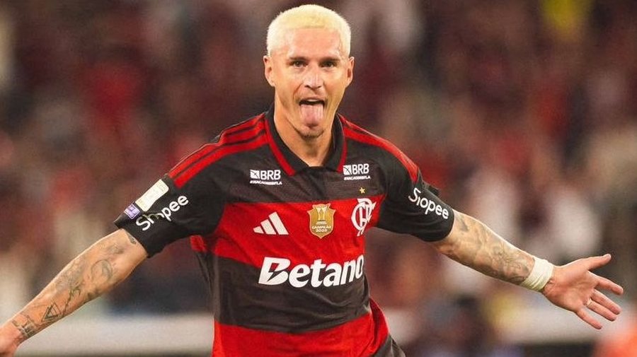 Varela celebra o gol que abriu o placar no Maracanã.