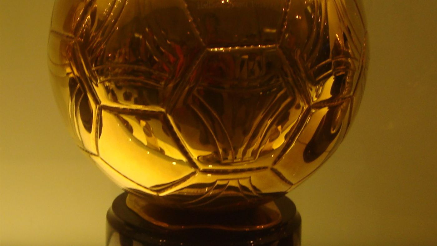Bola de ouro do Ballon d'Or 1997 conquistado por Ronaldo Fenômeno