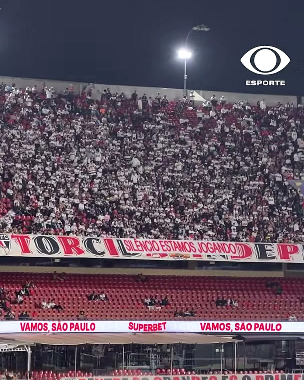 Torcida do São Paulo lotada nas arquibancadas do Morumbis durante o protesto silencioso