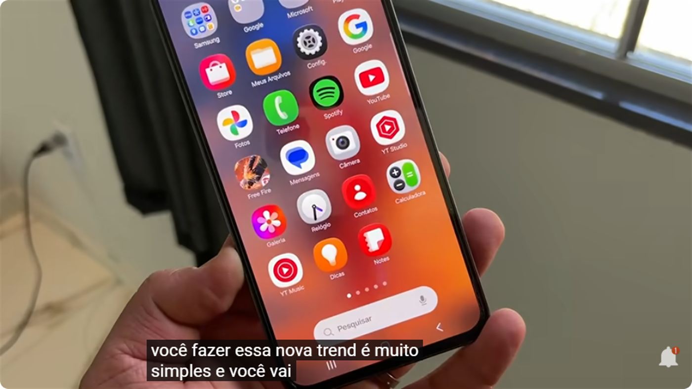 Frame do vídeo tutorial da trend anos 80 ia mostrando o resultado da foto gerada