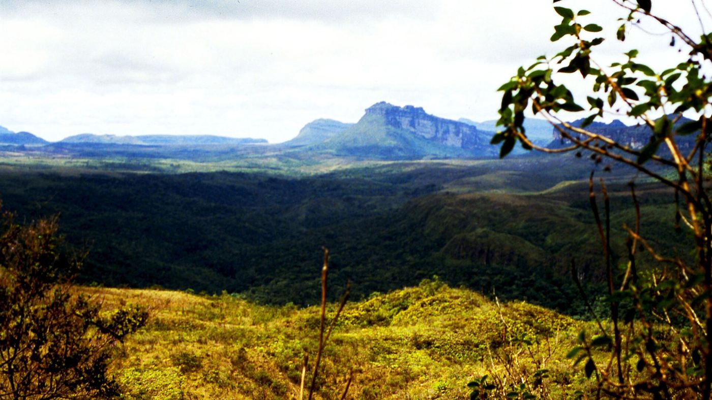 Morro do Castelo visto à distância, ponto alto das duas travessias do Vale do Pati