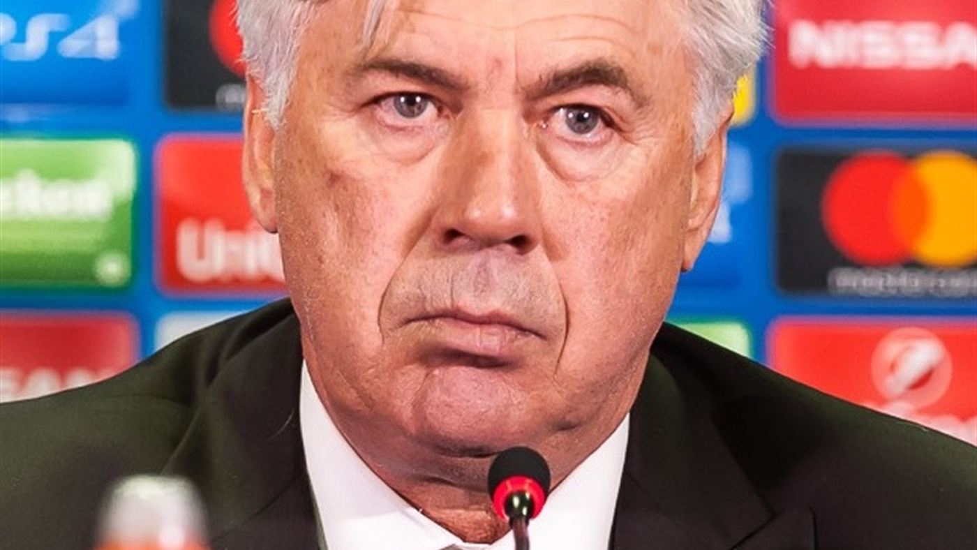 Carlo Ancelotti em entrevista coletiva, técnico que convocou Vanderson no lugar de Wesley