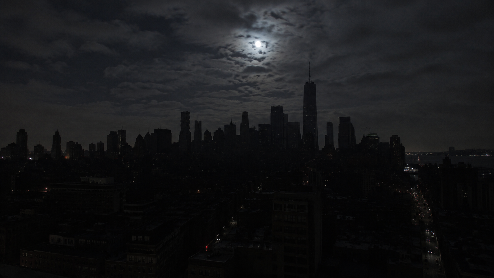 The Manhattan skyline in total darkness during the 1977 New York City blackout