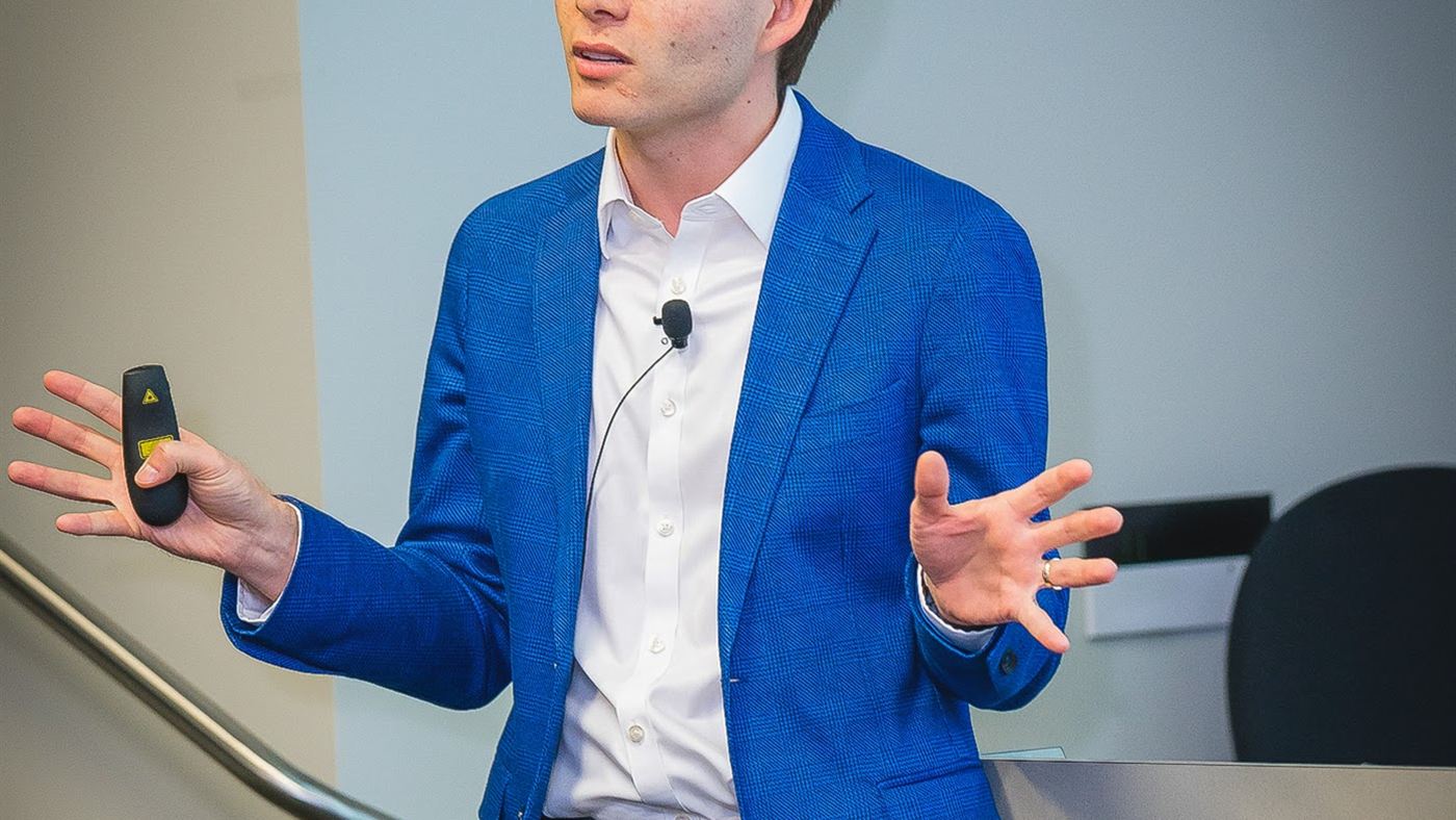 Sergiu Pașca, neurocientista de Stanford que lidera o estudo sobre camundongos com cérebro humano