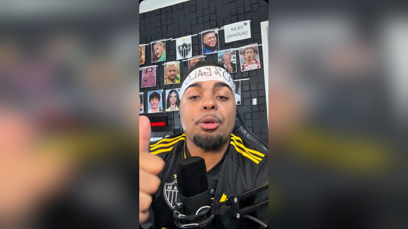 Torcedor do Atlético-MG com faixa 100% Galo no vídeo viral: joelho melhor que Neymar