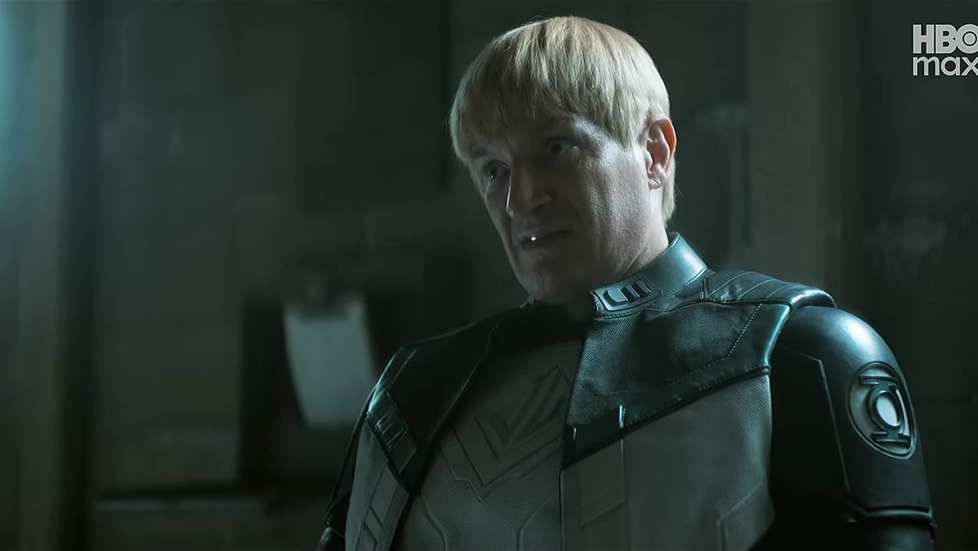 Hal Jordan (Kyle Chandler) de uniforme de Lanterna Verde em flashback no trailer de Lanternas