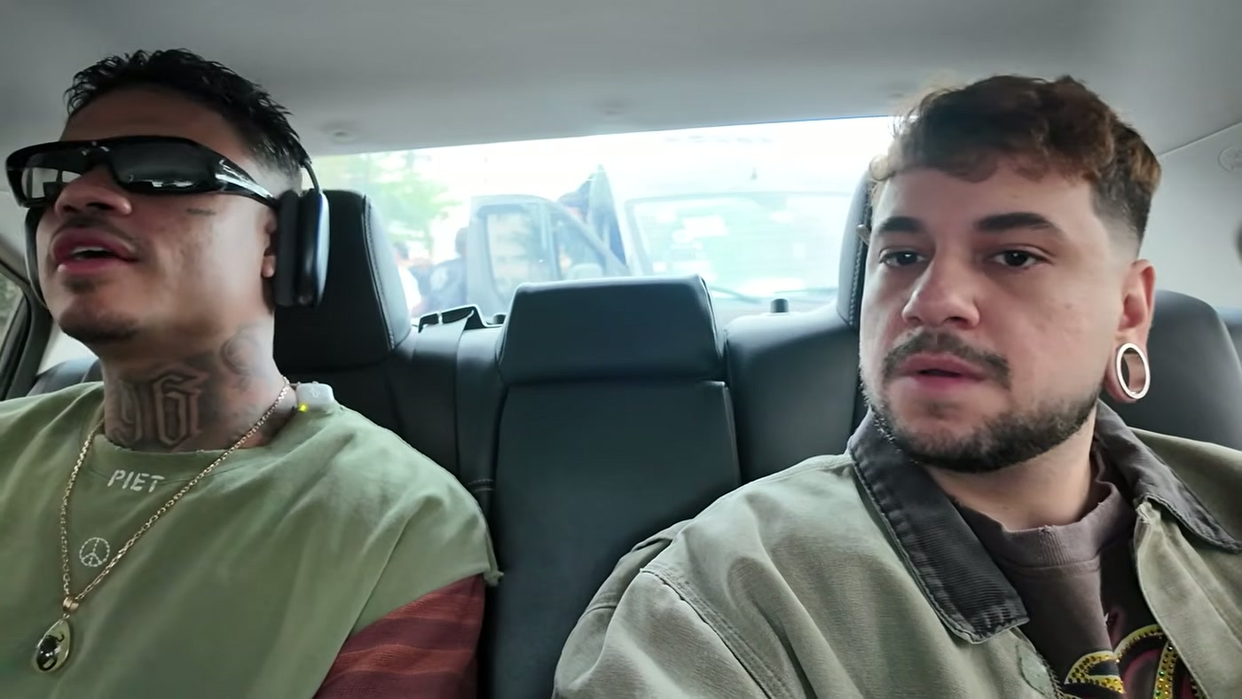 MC Cabelinho, de óculos escuros, e Brino no carro a caminho do Rock in Rio, em cena do vlog