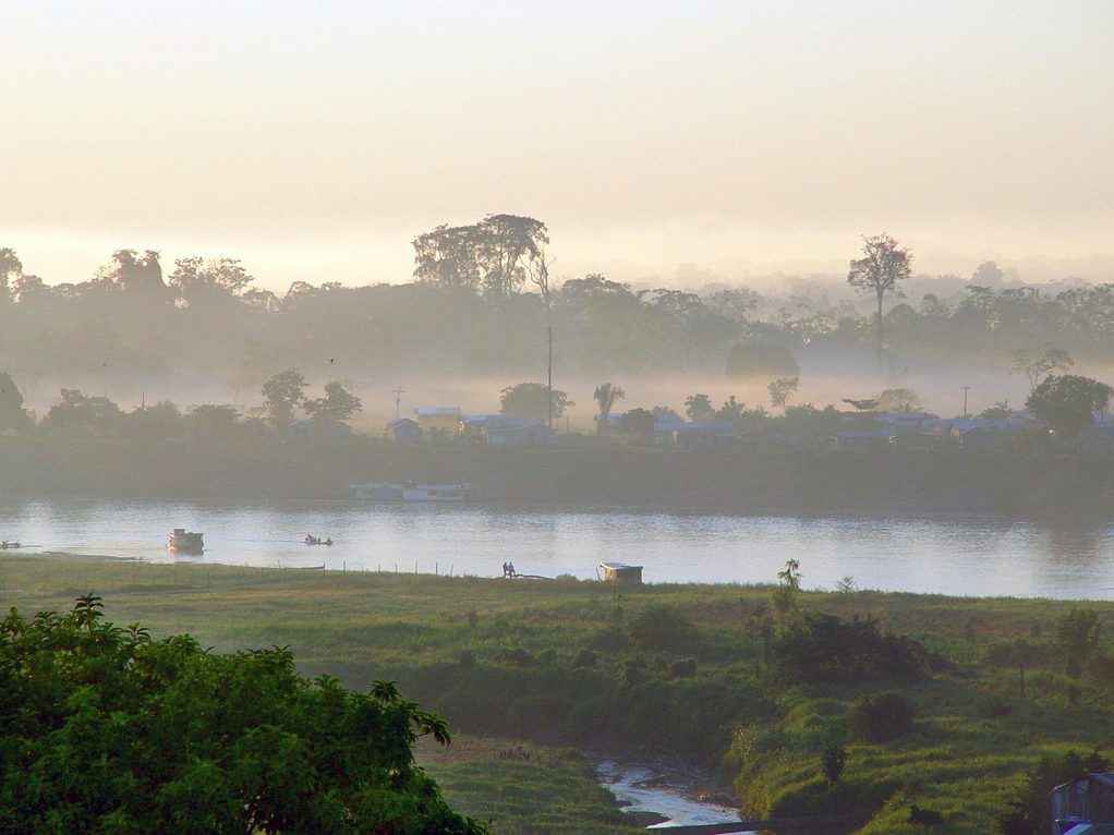 Rio Juruá ao amanhecer em Cruzeiro do Sul, no Acre, região do Alto Rio Juruá