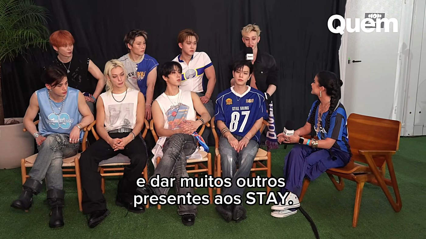 Stray Kids reunido no camarim do Rock in Rio 2026 durante entrevista à revista Quem
