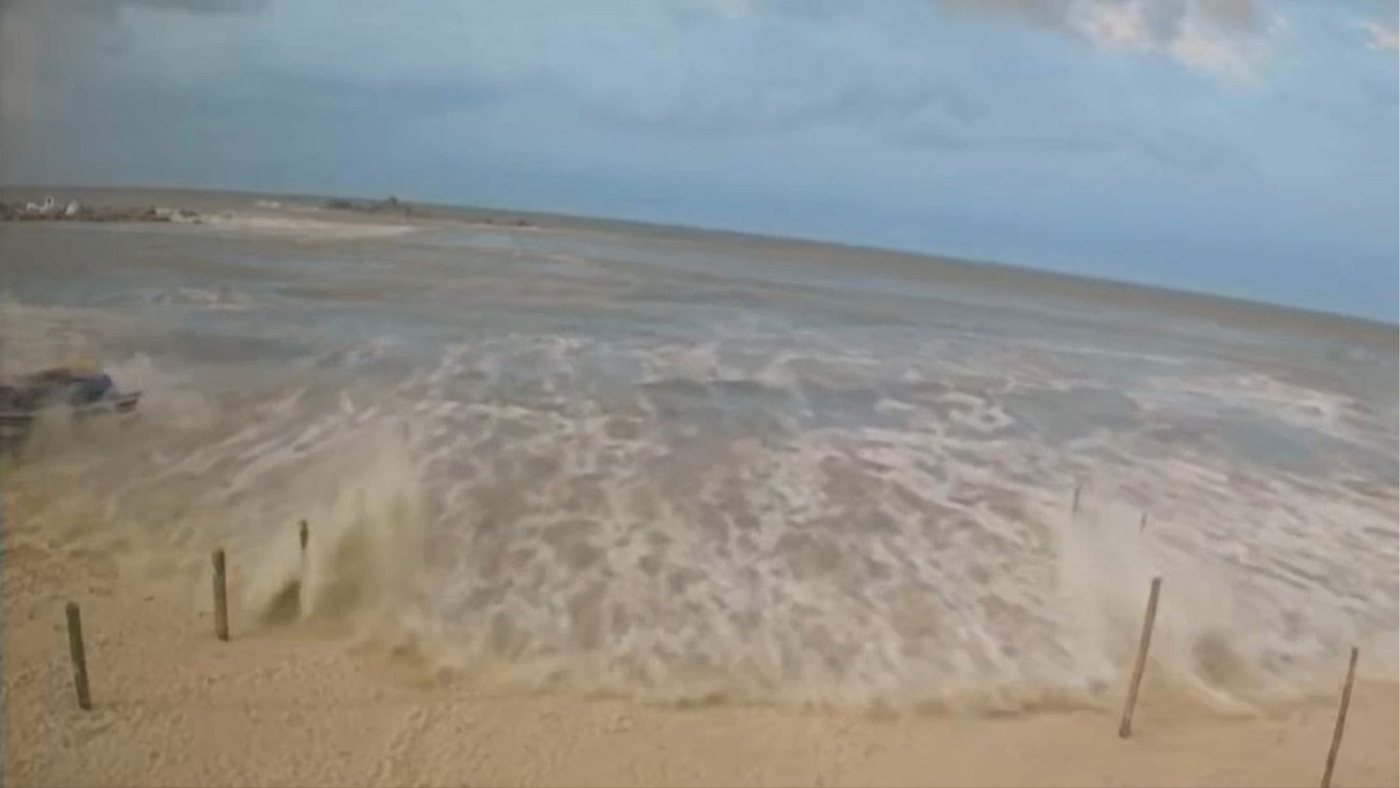 tsunami meteorológico: Avanço do mar registrado na Praia do Cardoso, em Laguna, na manhã de 21 de setembro.