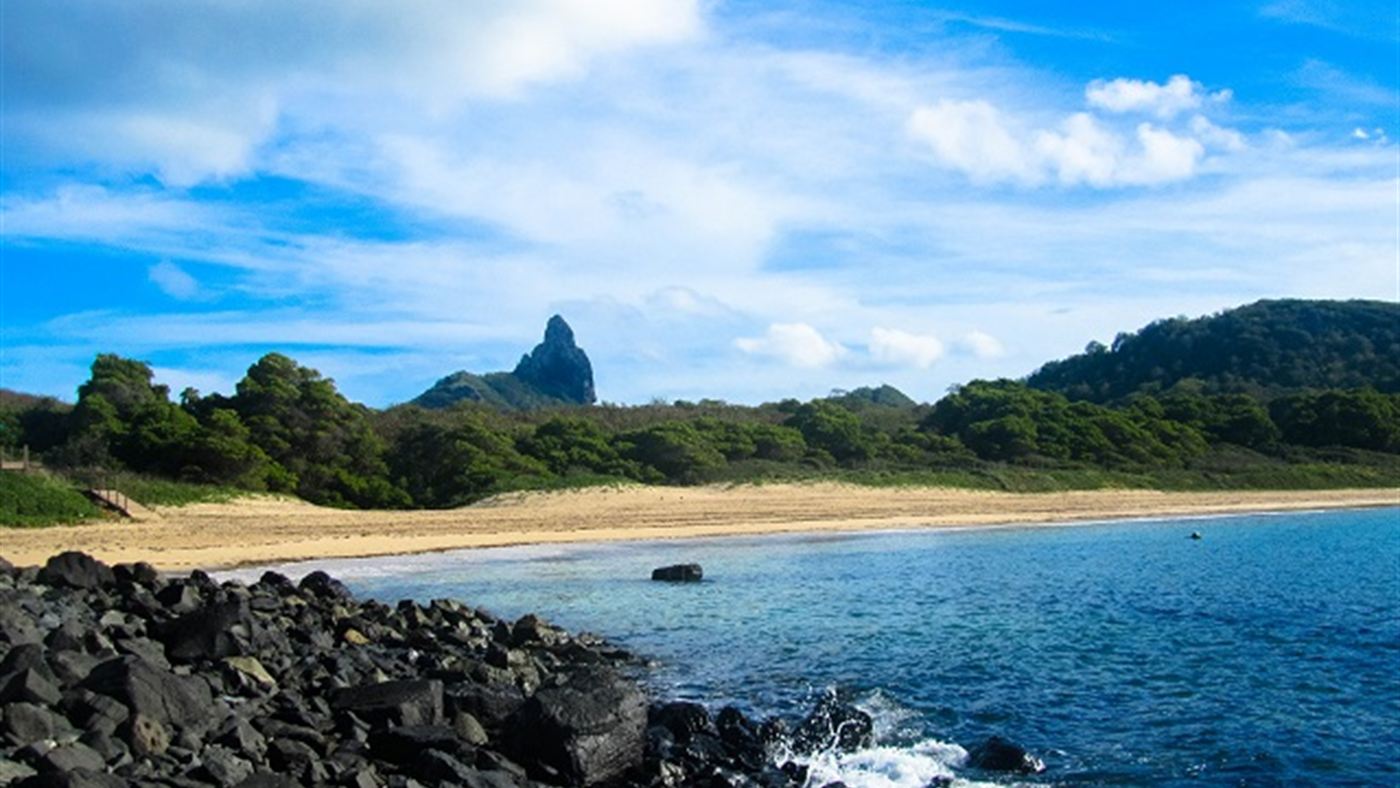 Baía do Sueste, em Fernando de Noronha, área rasa usada por tubarões
