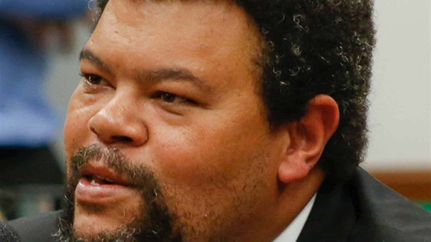Ator Babu Santana, colega de elenco de Alane Dias em Verão da Lata