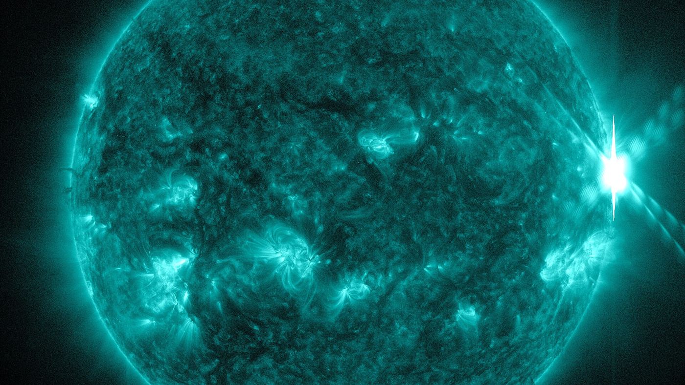 Explosão solar registrada pelo satélite SDO da Nasa, do tipo que pode causar tempestades geomagnéticas na Terra
