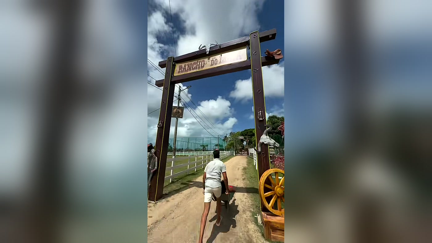 Bebinha Arueira, personagem de Eliziane Ferreira Cruz, no vídeo gravado no Rancho do Maia