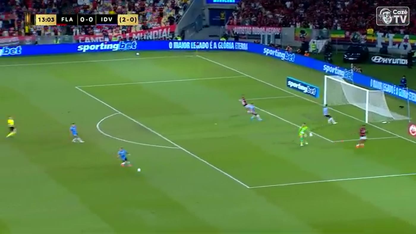 Lance de Bruno Henrique cara a cara com o goleiro do Del Valle aos 13 minutos