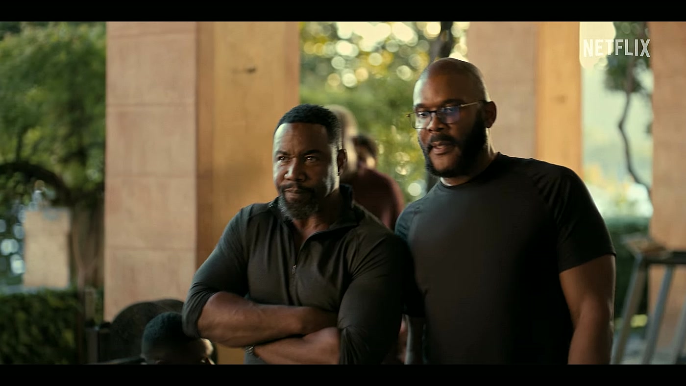 Marcus e Tyler Perry em cena do trailer de por que eu me casei de novo netflix