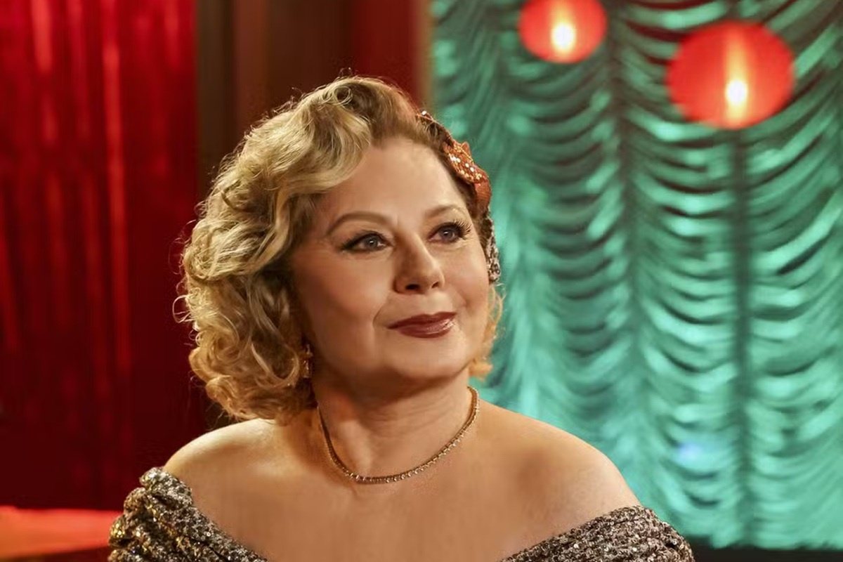 Susana Vieira vive uma apaixonada por televisão que decide realizar um antigo sonho.