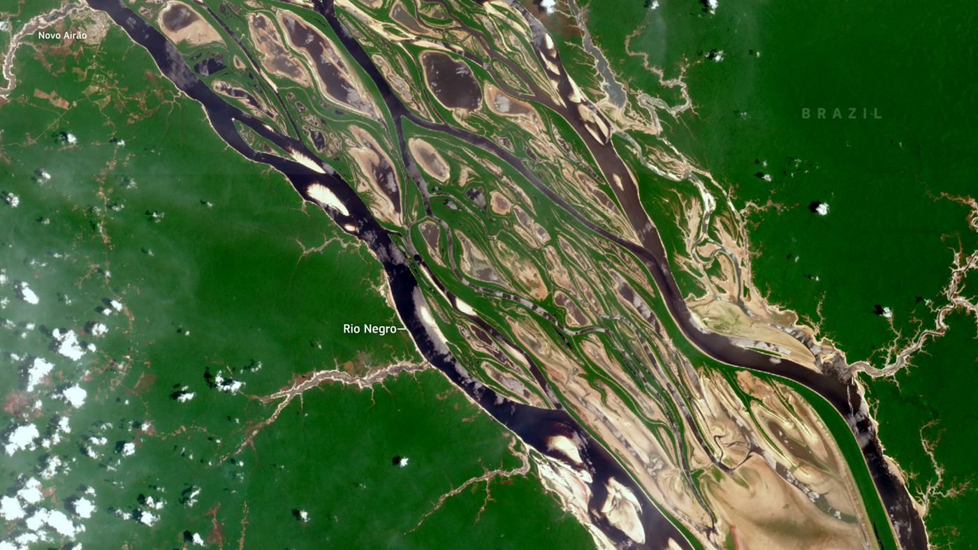 Imagem de satélite do rio Negro, na Amazônia, mostrando bancos de areia expostos durante a seca