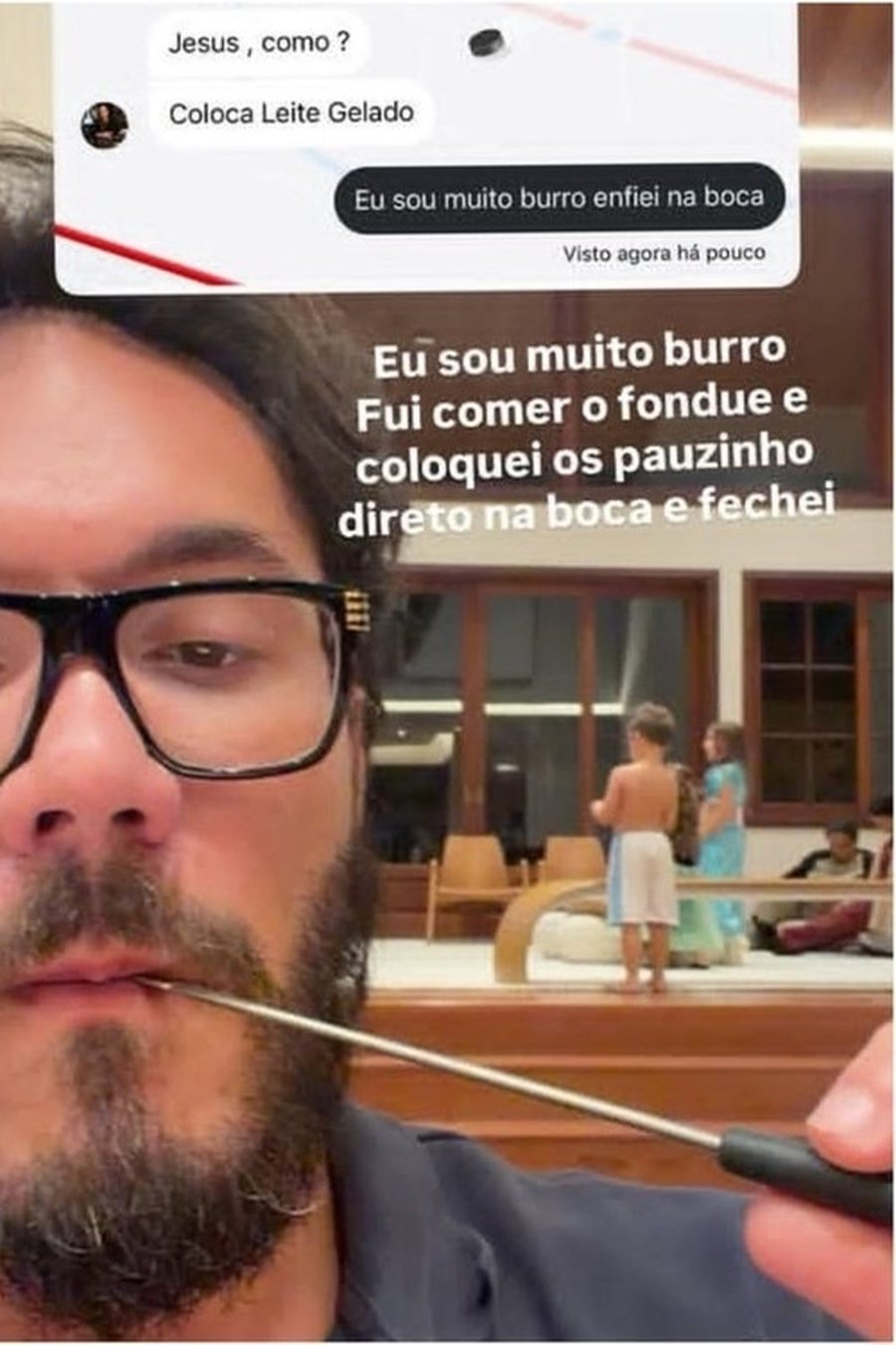 O influenciador respondeu a uma seguidora e contou como levou o utensílio à boca.