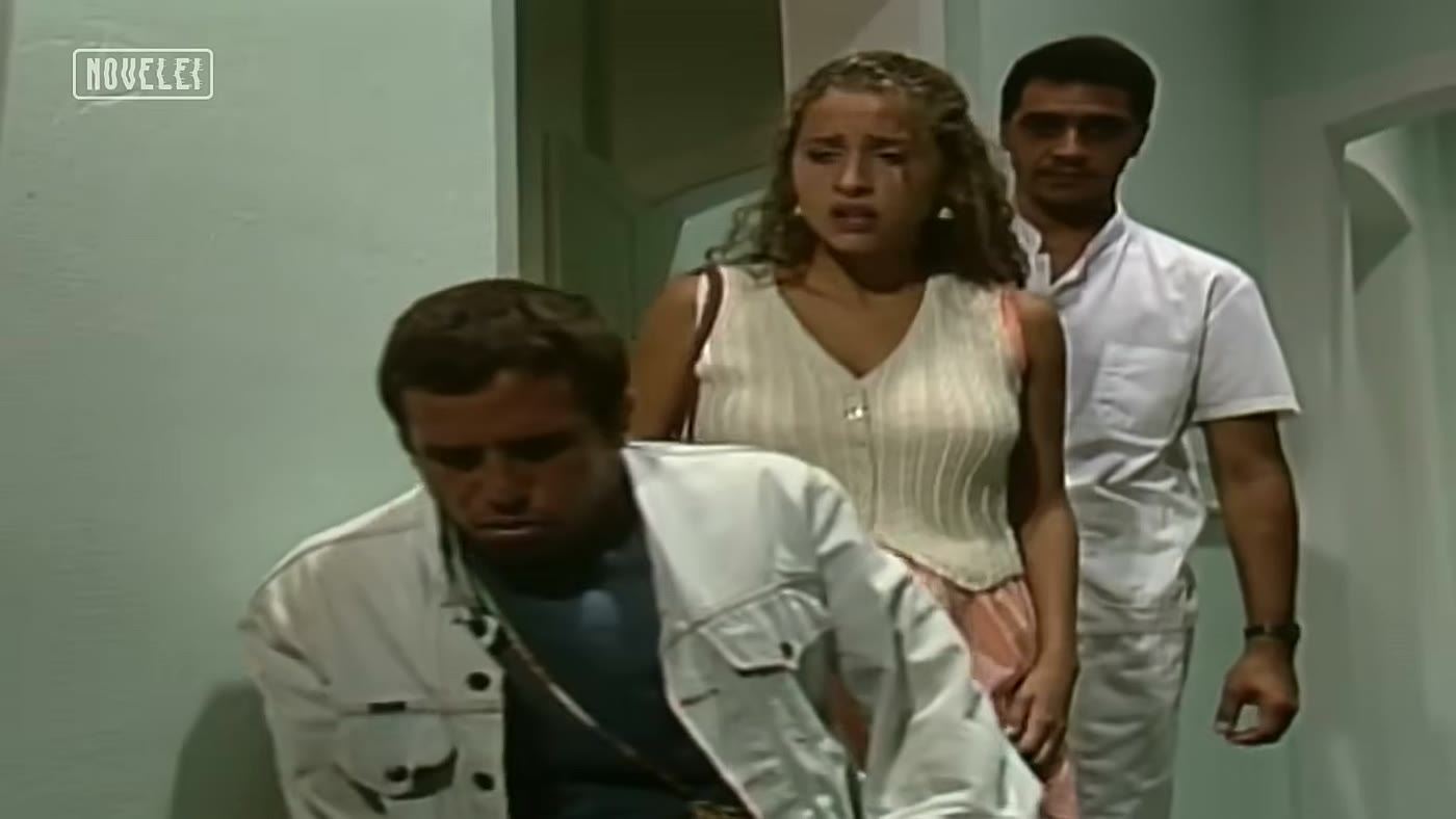 Tonho da lua marcos frota volta: cena de Mulheres de Areia com o personagem Tonho e a personagem Ruth