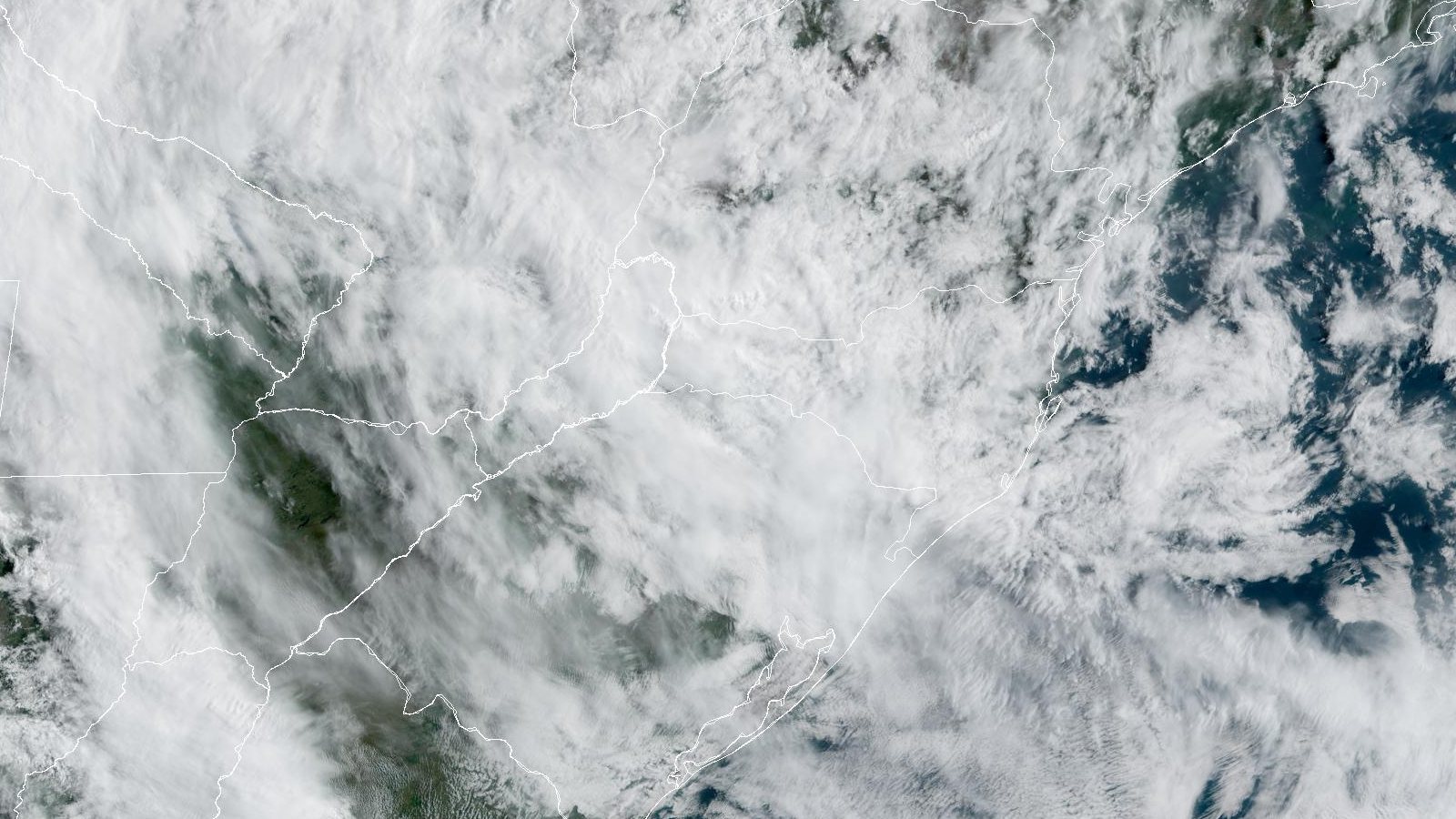 Imagem de satélite do Paraná, de Santa Catarina e do Rio Grande do Sul cobertos de nuvens às 9h de 30 de setembro de 2026, com o litoral e o oceano à direita