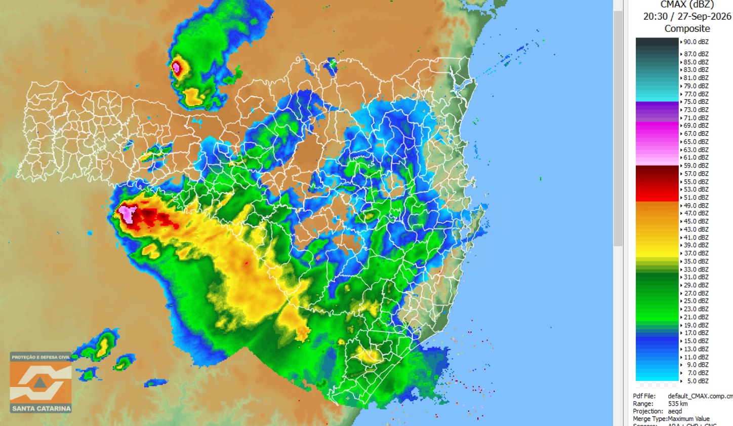Imagem de radar meteorológico da Defesa Civil de Santa Catarina às 17h30 de 27 de setembro, com núcleos de tempestade em vermelho e rosa no lado oeste da imagem