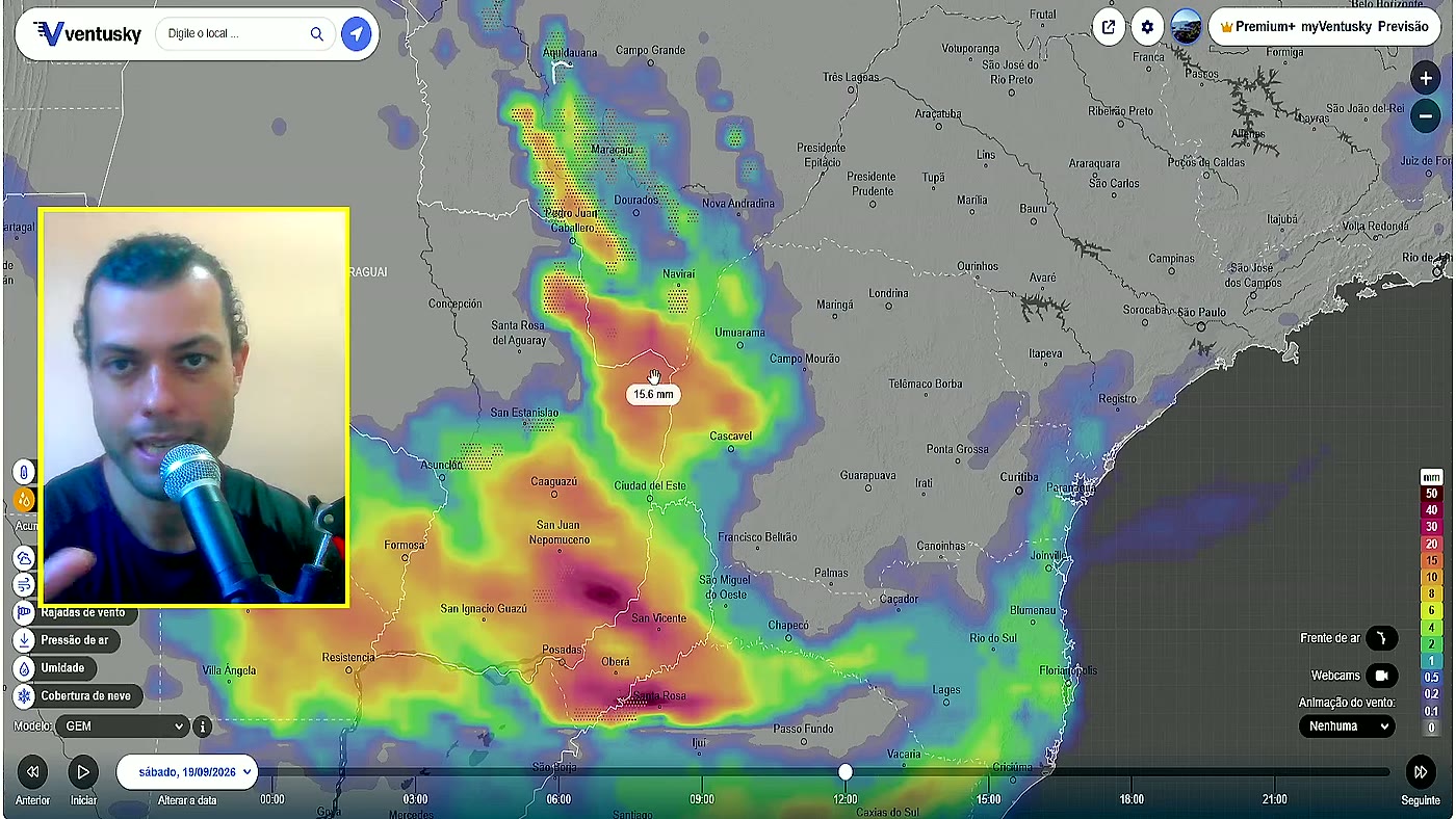 Mapa de radar mostrando acúmulo de chuva sobre o Paraná e Santa Catarina no sábado