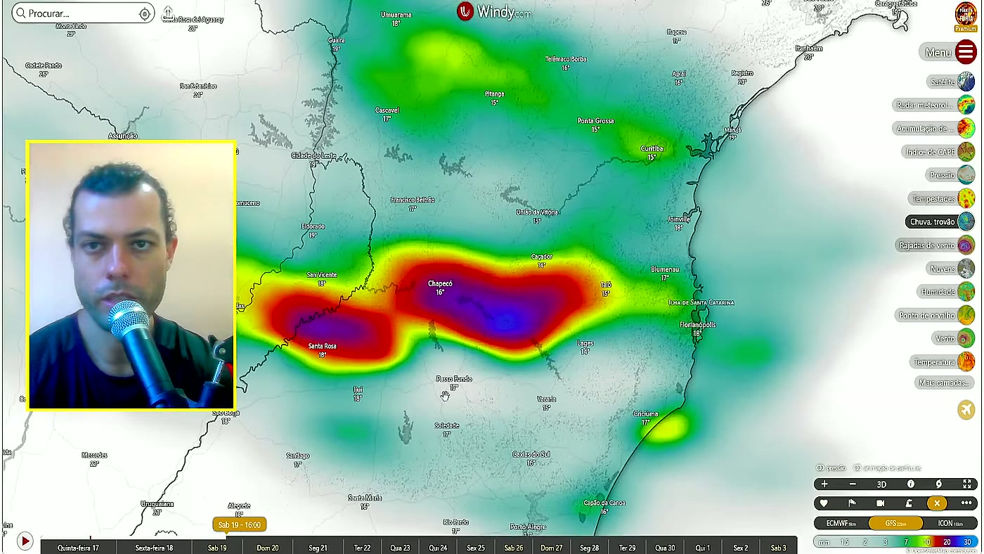 Mapa de radar mostrando faixa de chuva intensa entre Santa Rosa e Chapecó, na fronteira entre Rio Grande do Sul e Santa Catarina