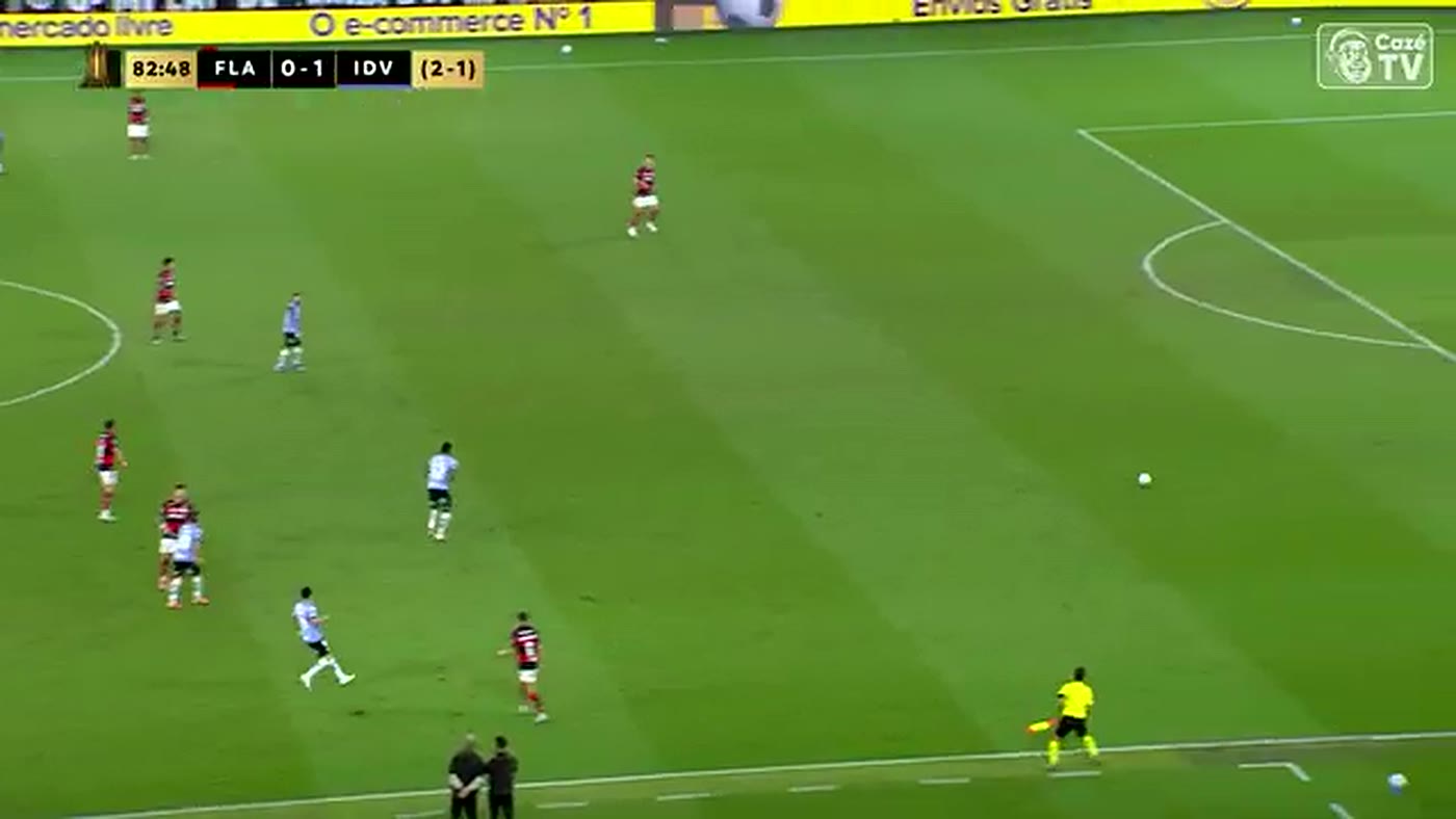 Fim de jogo entre Flamengo e Independiente del Valle no Maracanã com o Flamengo administrando a vantagem