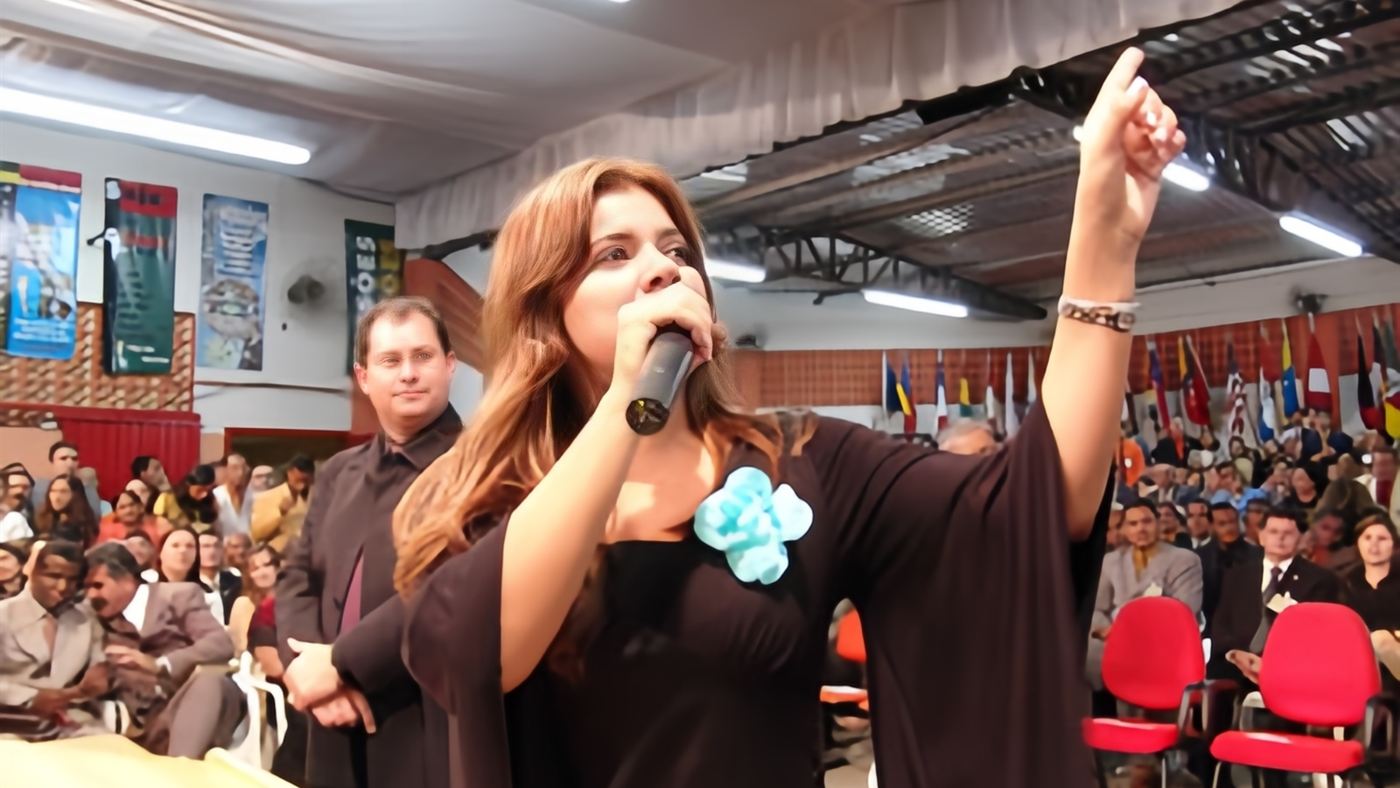 Mara Maravilha em apresentação de arquivo; ela pôs a cobertura à venda depois da separação de Gabriel Torres