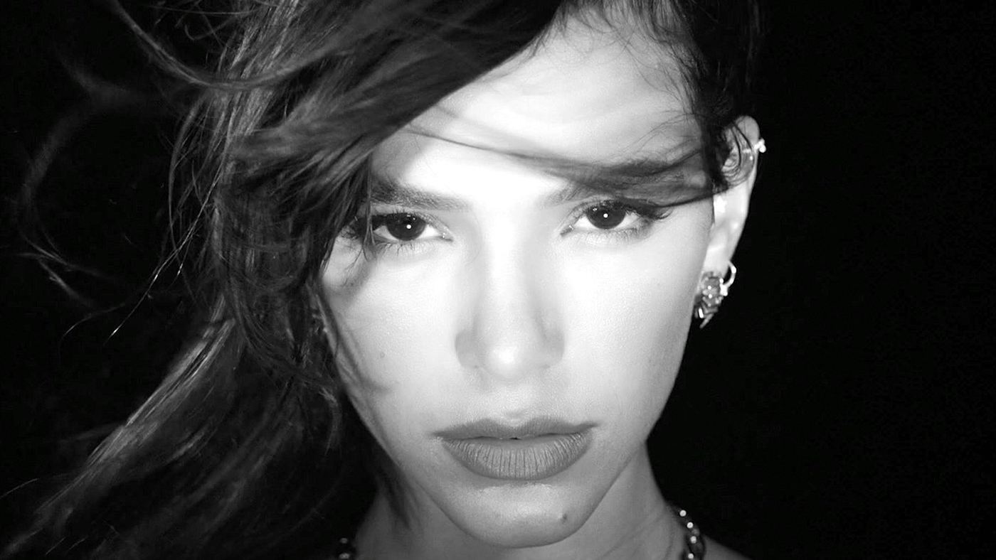 Aniversário de Luana Marquezine: Bruna Marquezine, irmã da aniversariante, em foto de close