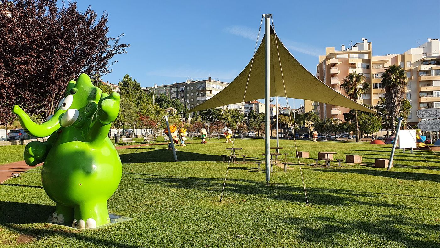 Estátua do personagem Horácio, da Turma da Mônica, em parque temático
