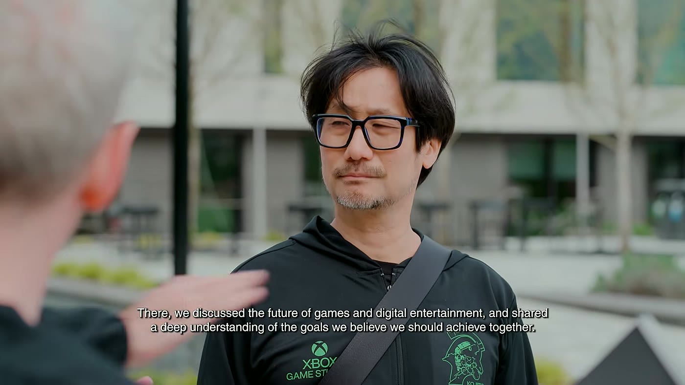 Hideo Kojima gravando vídeo em inglês para anunciar o elenco de Physint
