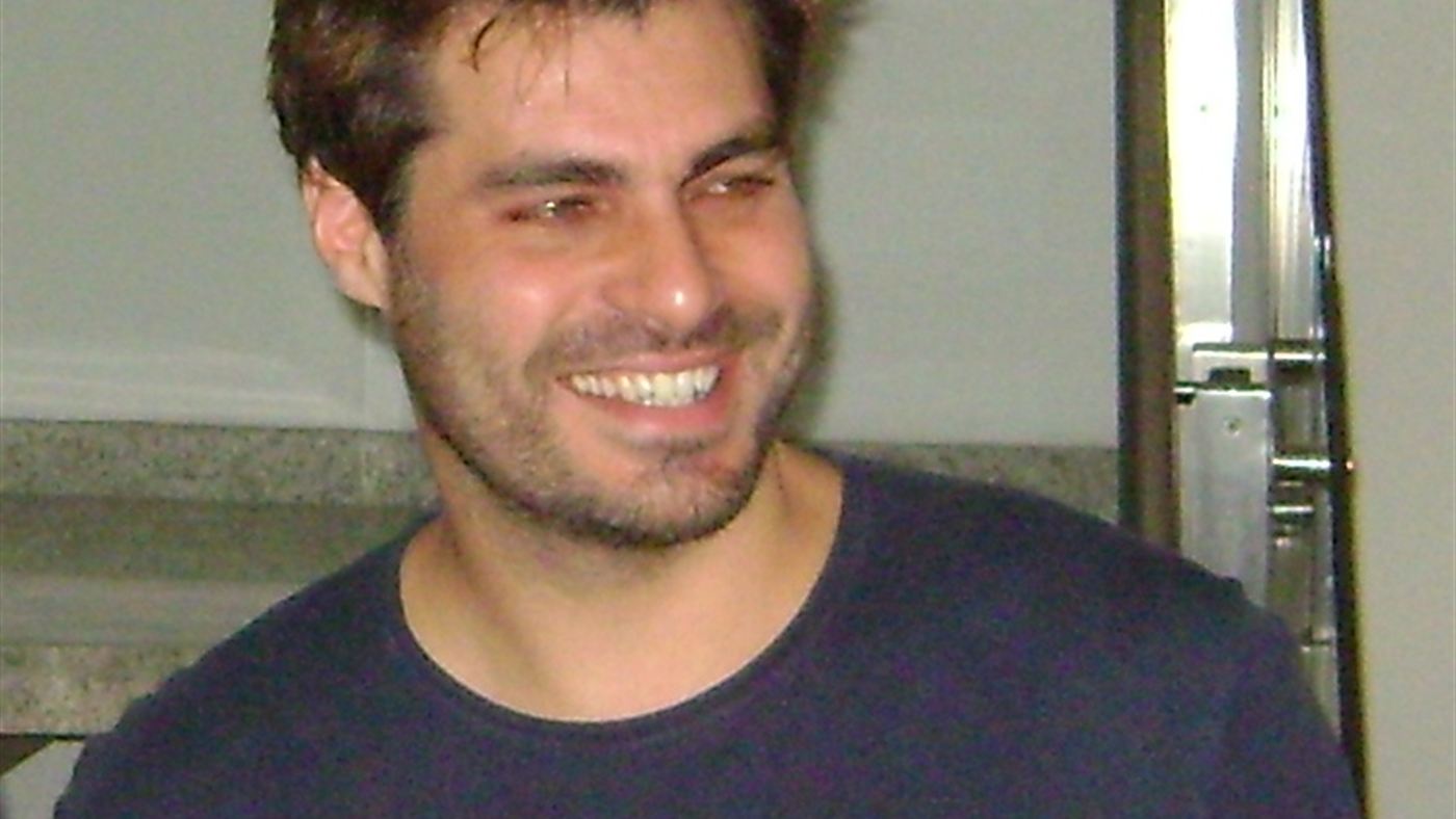 Thiago Lacerda, que confirmou a separação de Vanessa Lóes, sorrindo em evento