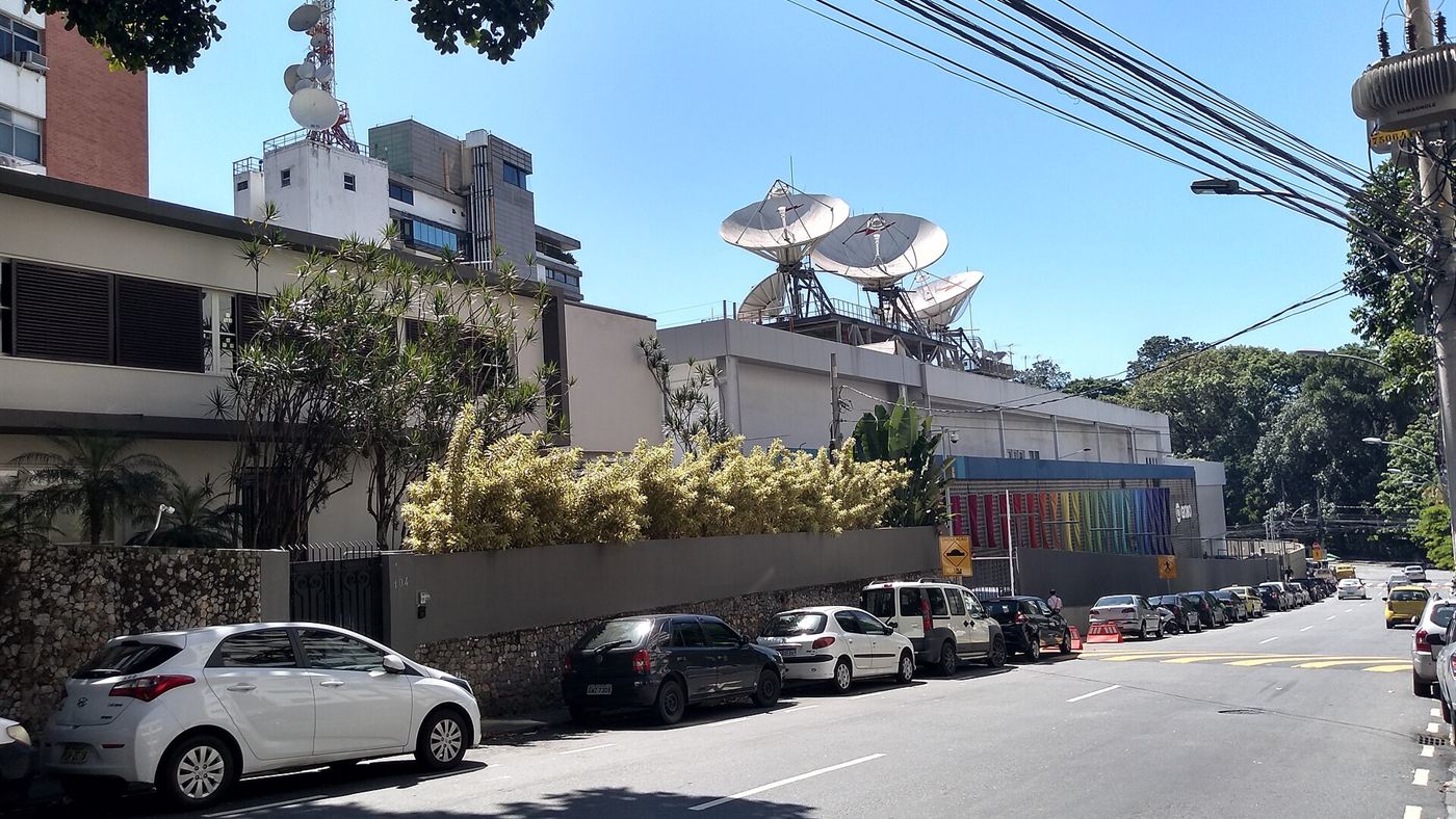 Tia milena: tV Globinho volta à Globo: fachada dos estúdios da emissora no Rio de Janeiro, onde o especial é produzido