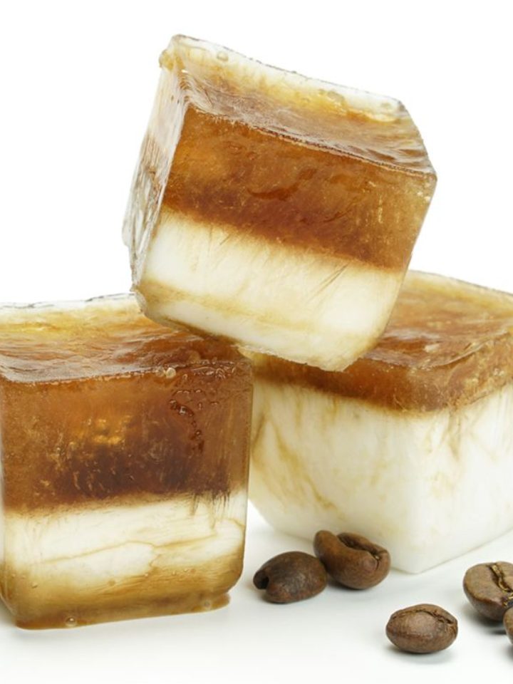 Congelar café em cubos evita diluir a bebida com água