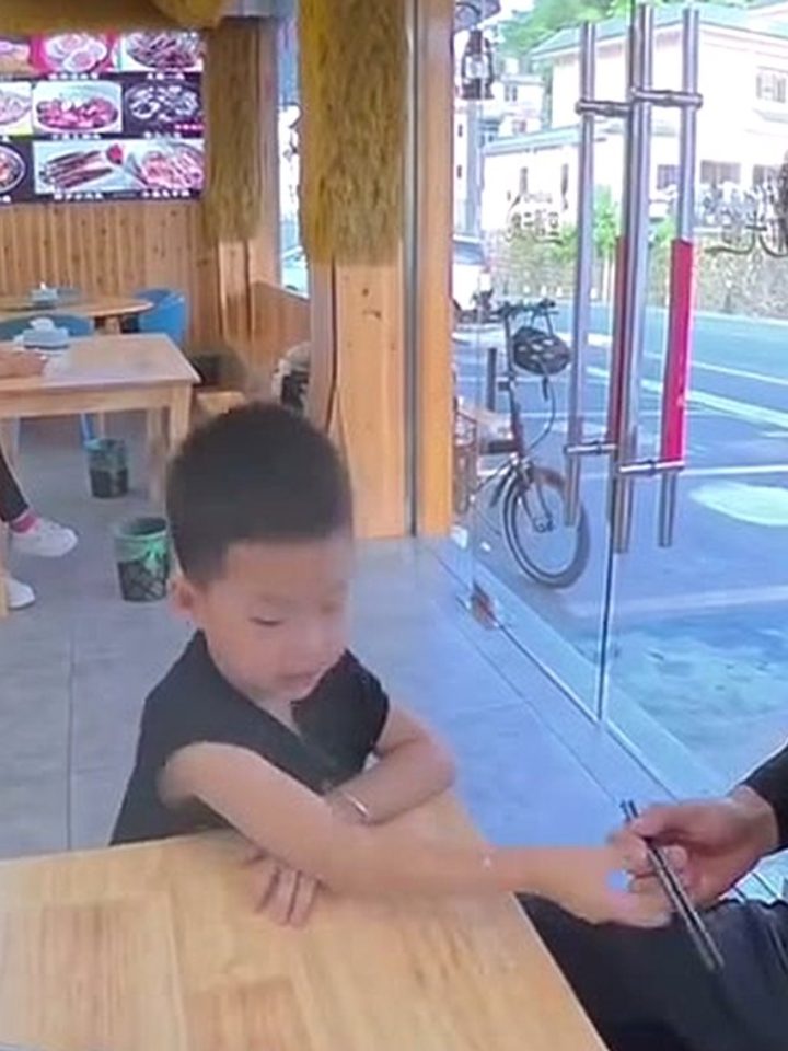 Menino chefe de restaurante na China