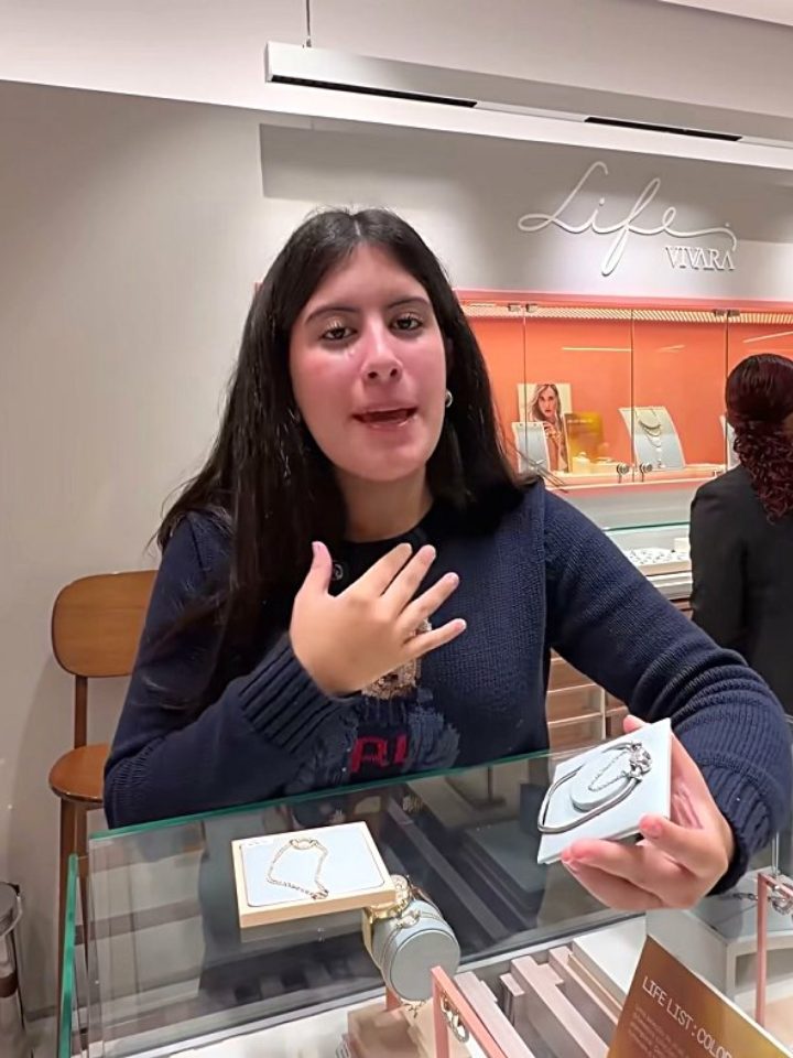 Quem é Maria Clara, a garota do canal com JP